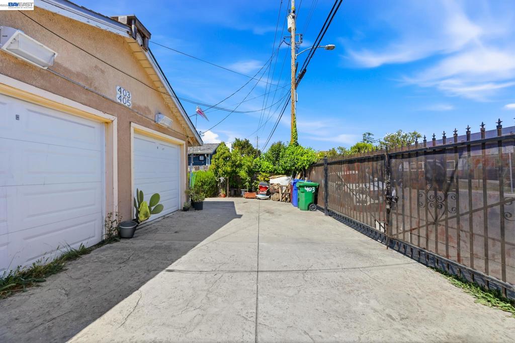403 405 105th Ave