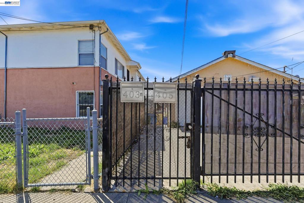 403 405 105th Ave