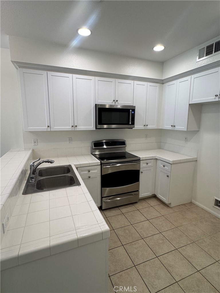 503 S Brea Boulevard 18