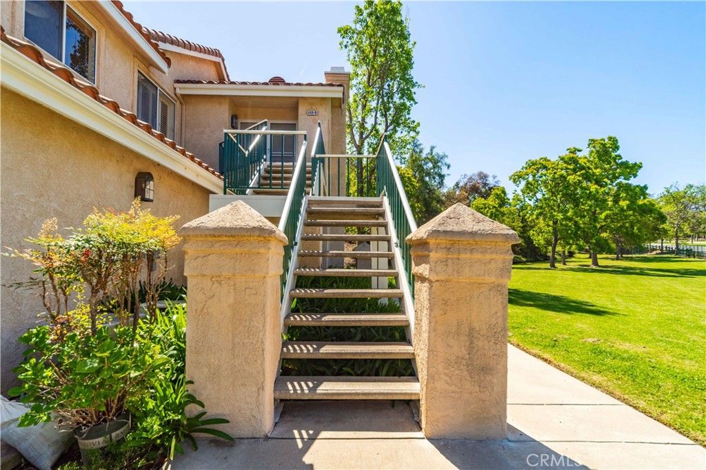 Photo of 498 Shelburne Ln #B, Simi Valley, CA 93065 (MLS # SR26076682)
