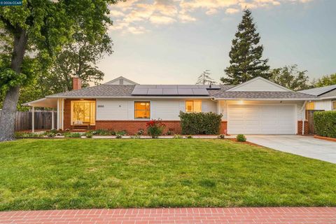 Photo of 2830 Kinney Dr DR, Lafayette, CA 94595 (MLS # 41133802)