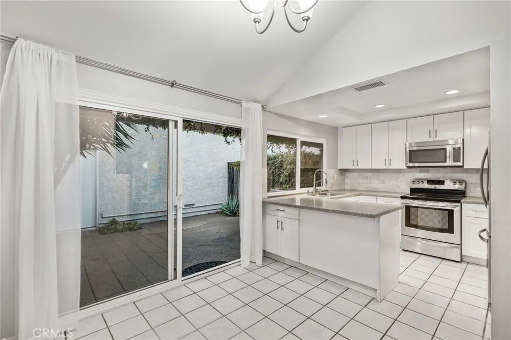 Irvine, California 92604, United States, 3 Bedrooms Bedrooms, ,2 BathroomsBathrooms,Residential,Active,173122