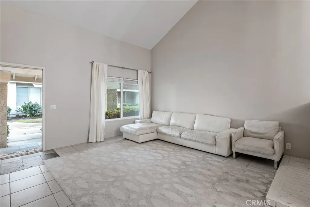 Irvine, California 92604, United States, 3 Bedrooms Bedrooms, ,2 BathroomsBathrooms,Residential,Active,173122