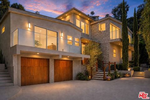 Photo of 13611 Bayliss Road, Los Angeles, CA 90049 (MLS # 26831865)