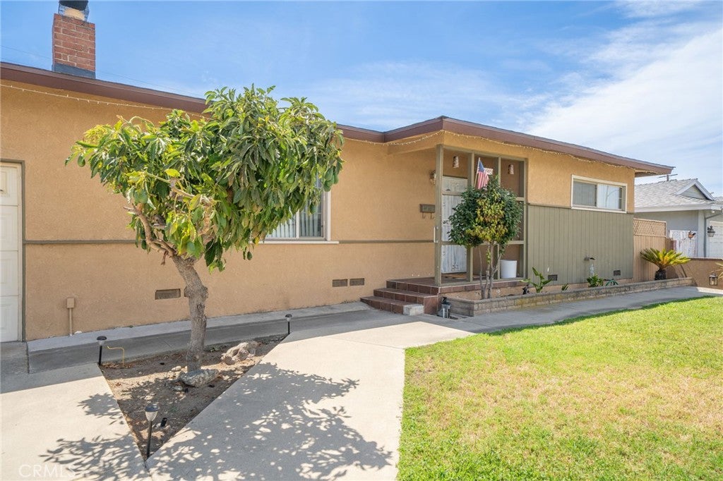 5595 Hawthorne