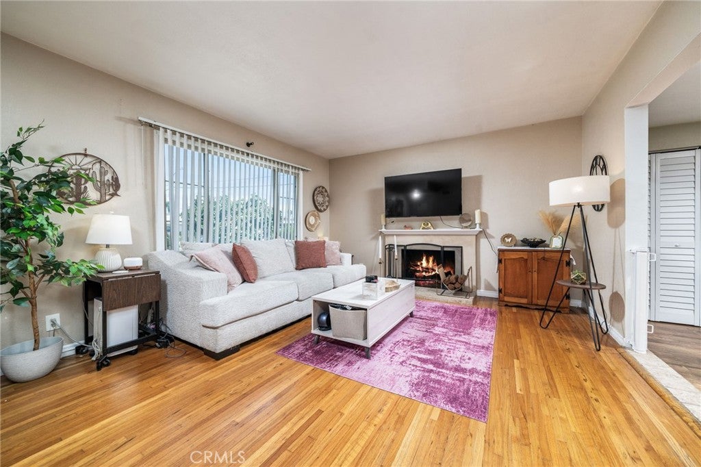 5595 Hawthorne
