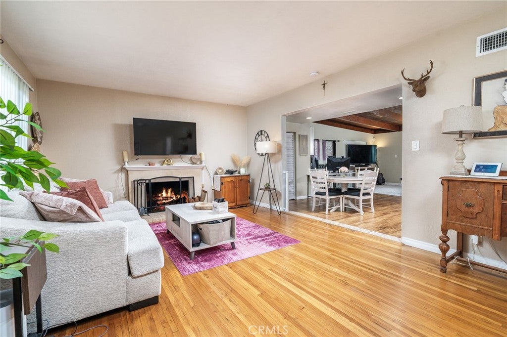 5595 Hawthorne