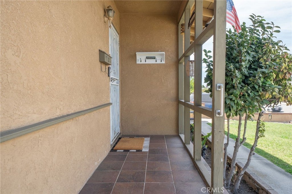 5595 Hawthorne