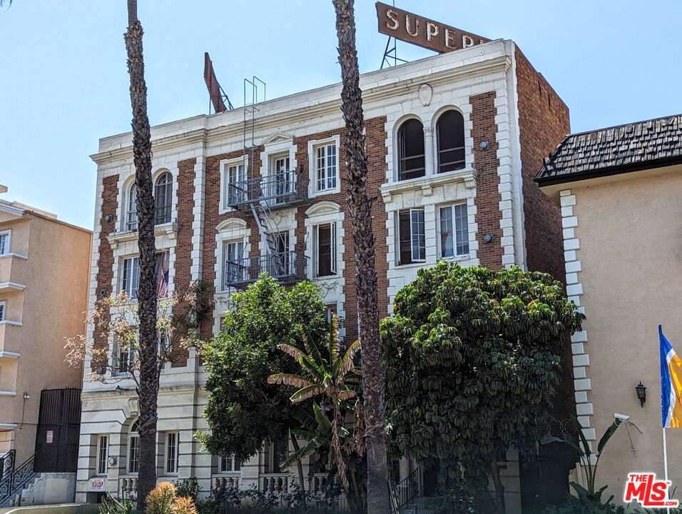 The Superba Apartments are Convenient to LACC & Hollywood. 12 months minimum lease. Water & Gas Paid; Tenant pays Electric. Cats & Small Dogs Ok w/Pet Rent. No parking available with the building - Street parking only. Prices and availability subject to change without notice. Shown by appt only; No Walk-Ins. ONE MONTH FREE OAC!