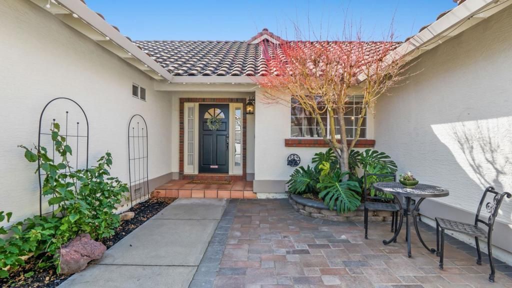 Photo of 381 Tina Drive, Hollister, CA 95023 (MLS # ML82006210)