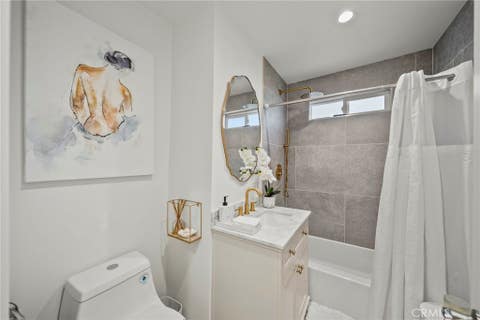 Tiny photo for 23817 Victory Boulevard, West Hills, CA 91307 (MLS # SR26137718)