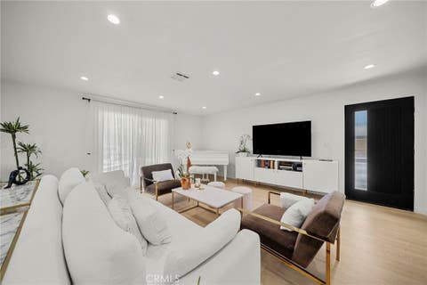 Tiny photo for 23817 Victory Boulevard, West Hills, CA 91307 (MLS # SR26137718)