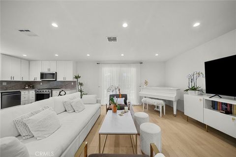 Tiny photo for 23817 Victory Boulevard, West Hills, CA 91307 (MLS # SR26137718)