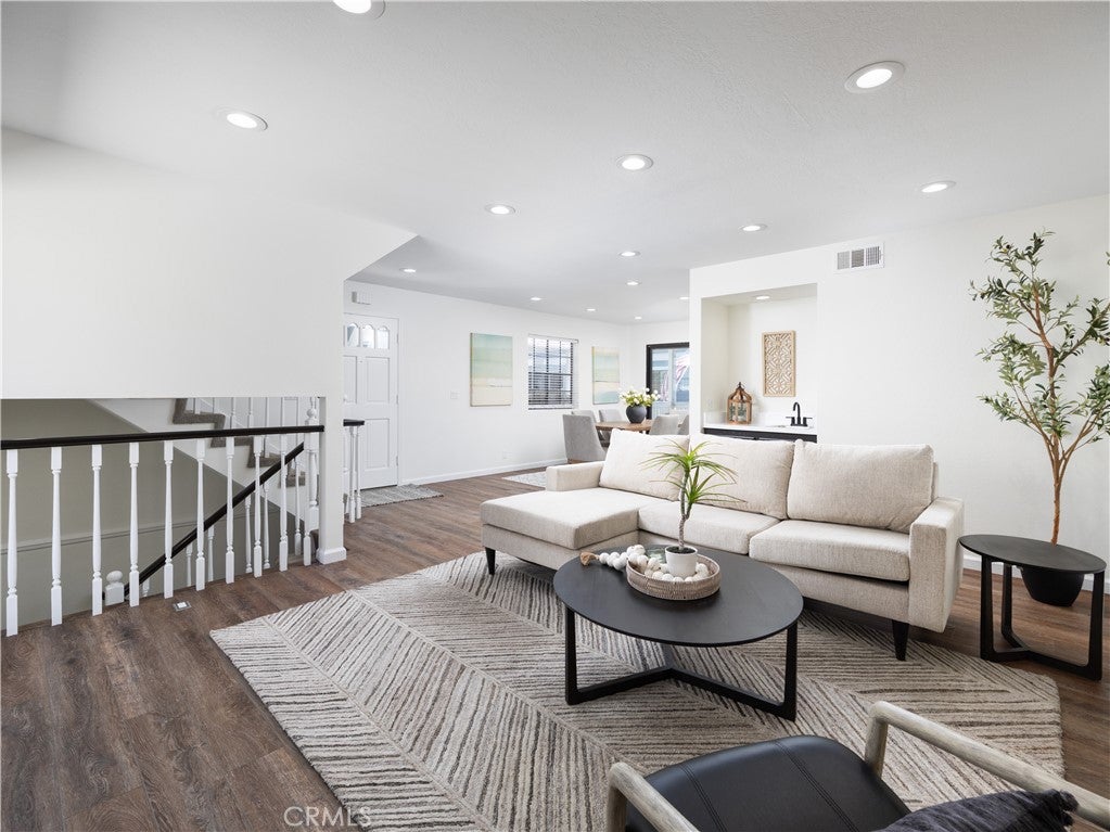 212 Mayfair