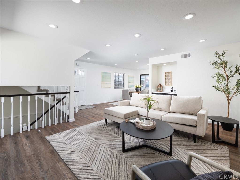 212 Mayfair