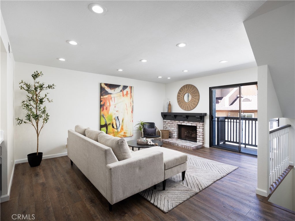 212 Mayfair