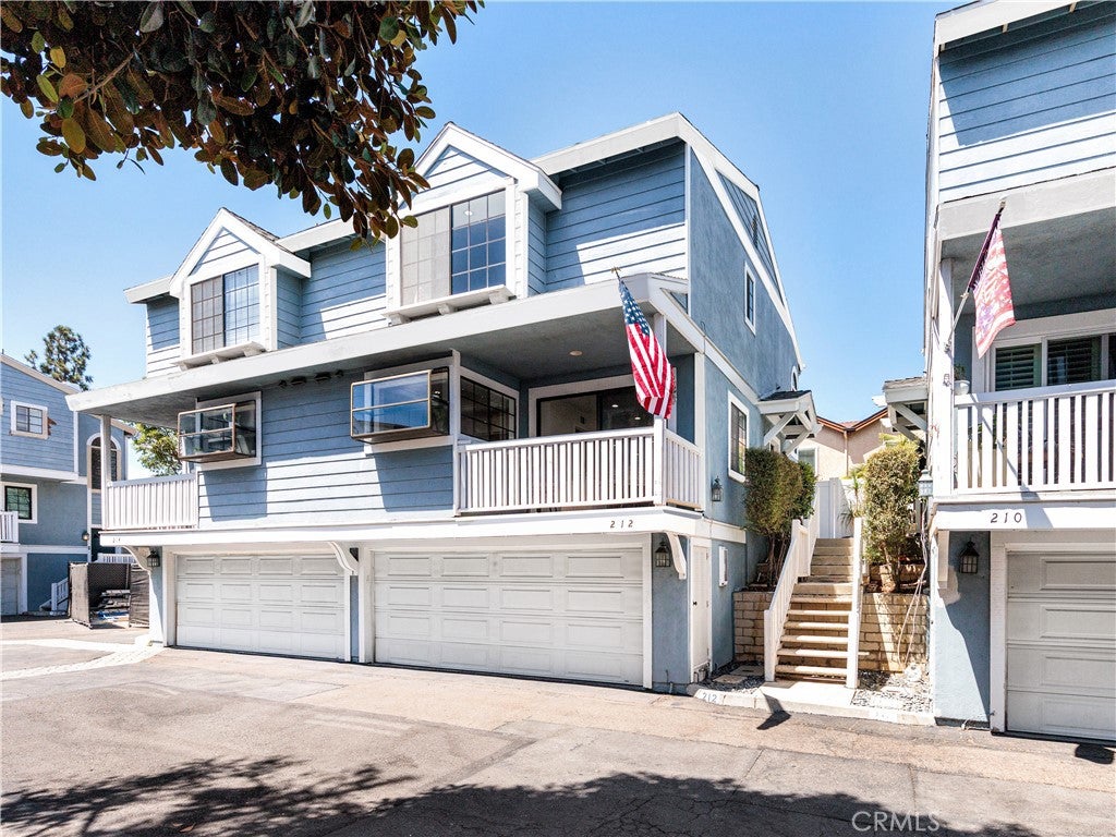 212 Mayfair