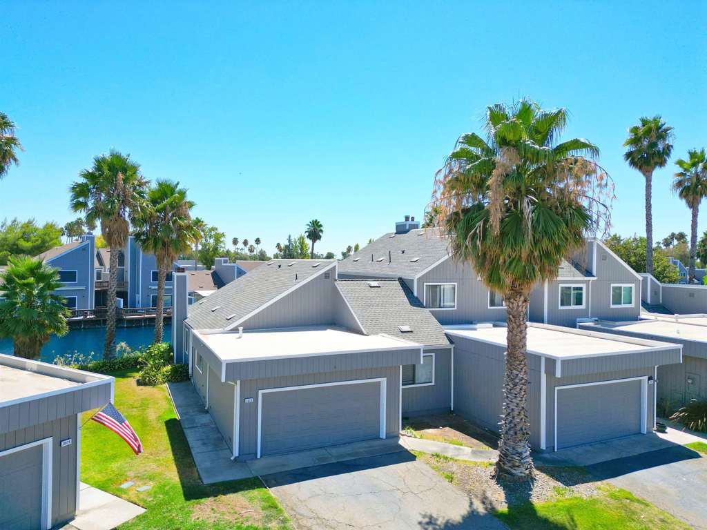 2073 Sand Point Rd