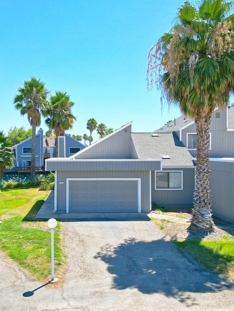2073 Sand Point Rd