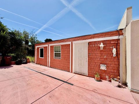 Photo of 10351037 Warfield Avenue, Oakland, CA 94610 (MLS # ML82052039)