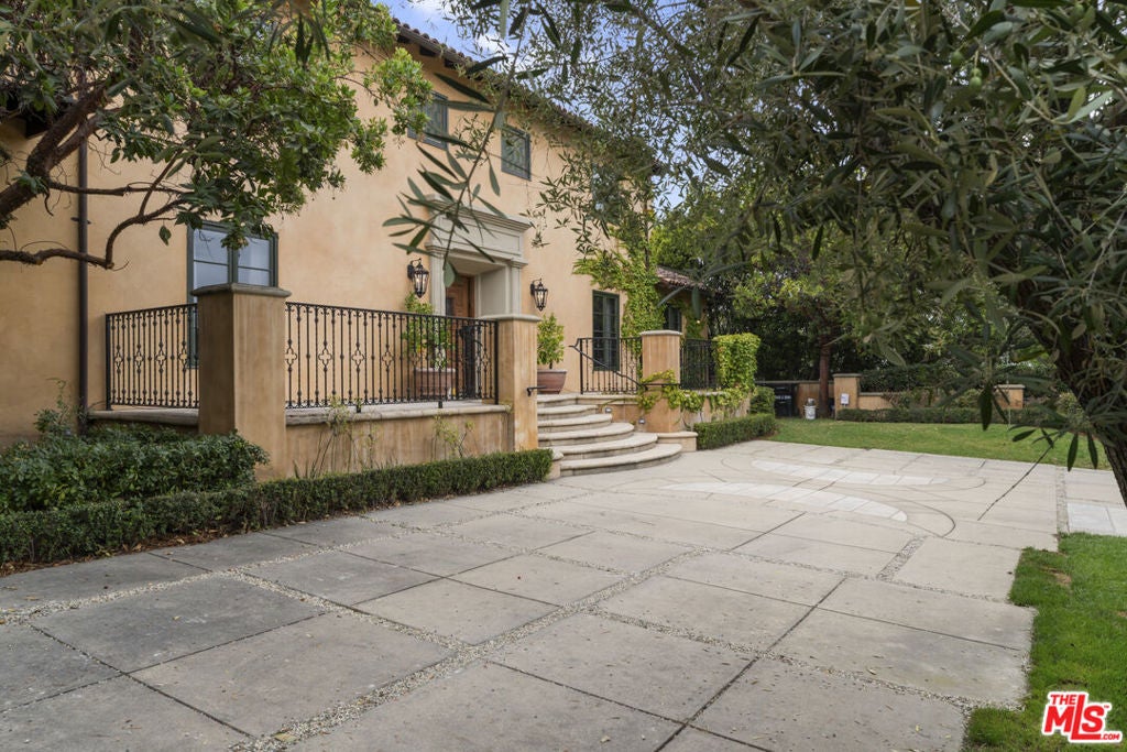 305 S June Street