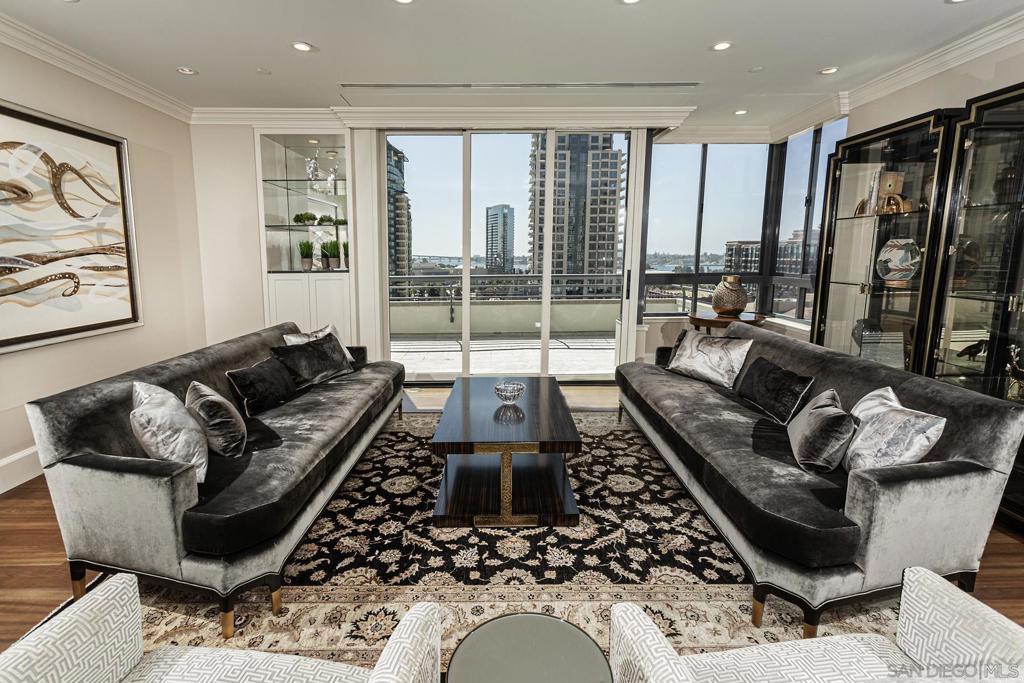 700 Front St 801/807