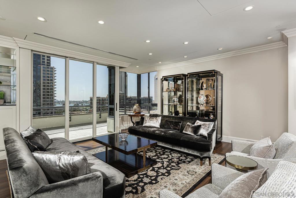 700 Front St 801/807