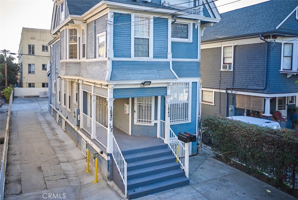 1840 W 11th Place