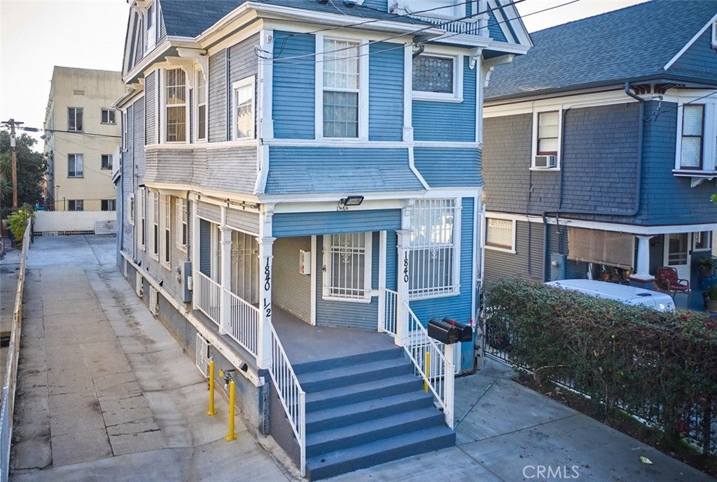 1840 W 11th Place