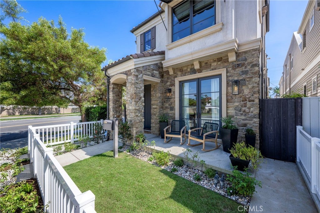 Photo of 236 4th ST, Seal Beach, CA 90740 (MLS # PW26205273)