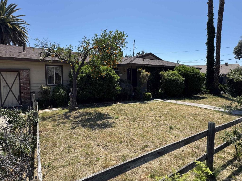 817 Arboleda Rd