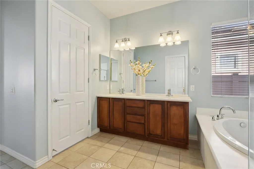 Hemet, California 92545, United States, 2 Bedrooms Bedrooms, ,2 BathroomsBathrooms,Residential,Active,251631