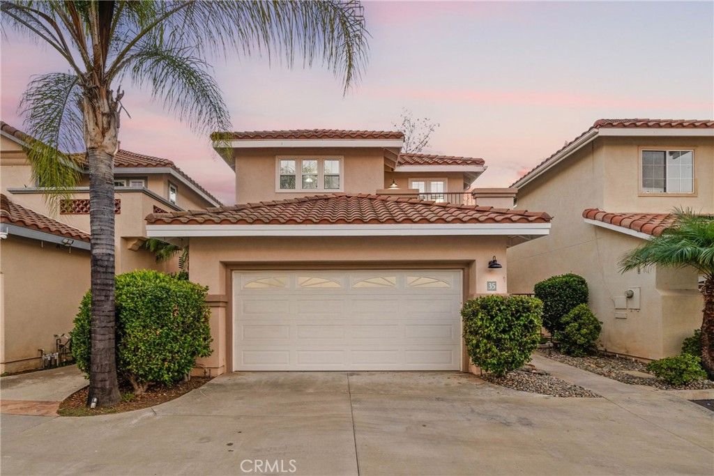 Photo of 35 Via Encanto, Rancho Santa Margarita, CA 92688 (MLS # OC25272521)