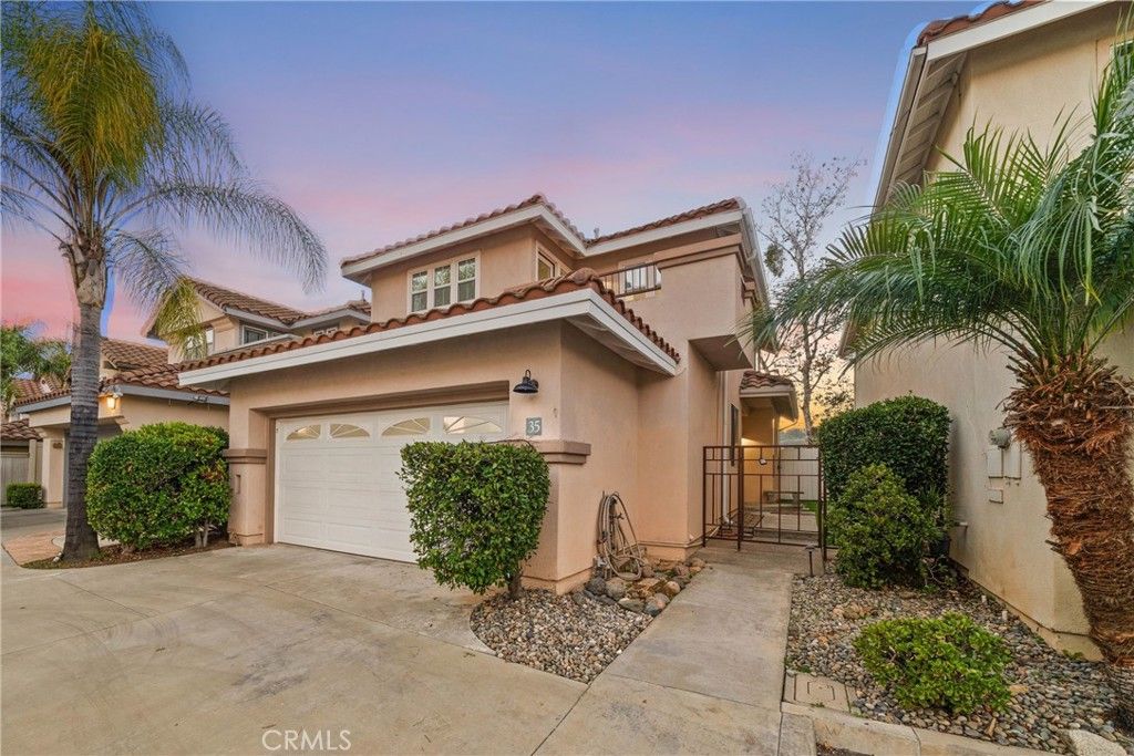 Photo of 35 Via Encanto, Rancho Santa Margarita, CA 92688 (MLS # OC25272521)