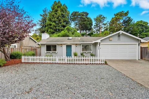 Photo of 428 Sumner Avenue, Aptos, CA 95003 (MLS # ML82024142)