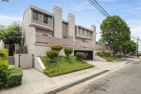 Photo of 2700 Arlington Avenue #115, Torrance, CA 90501 (MLS # PW26103221)
