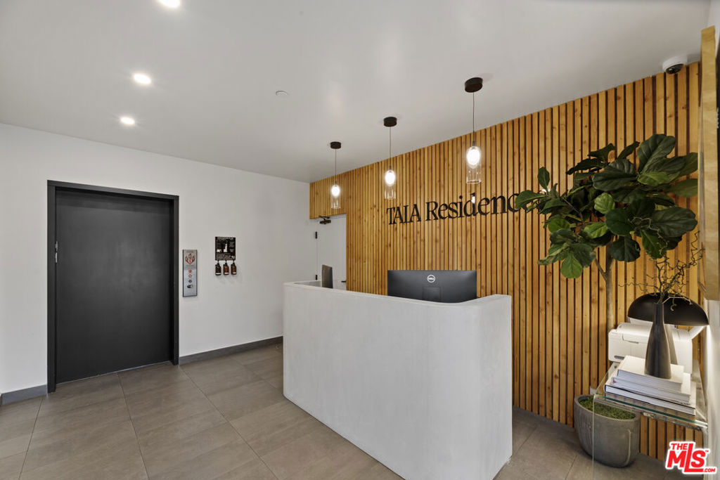 Properties 2 725 N Alfred Street 202