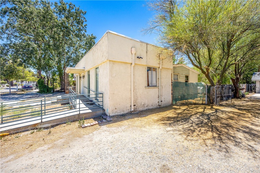 156 S Ramona
