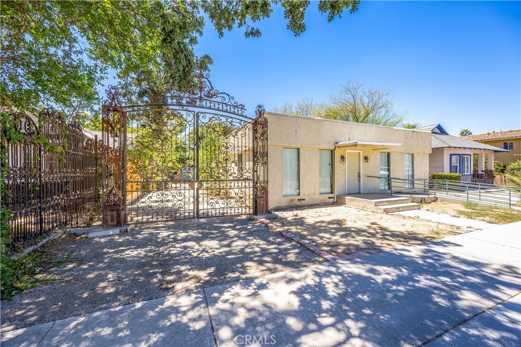 156 S Ramona
