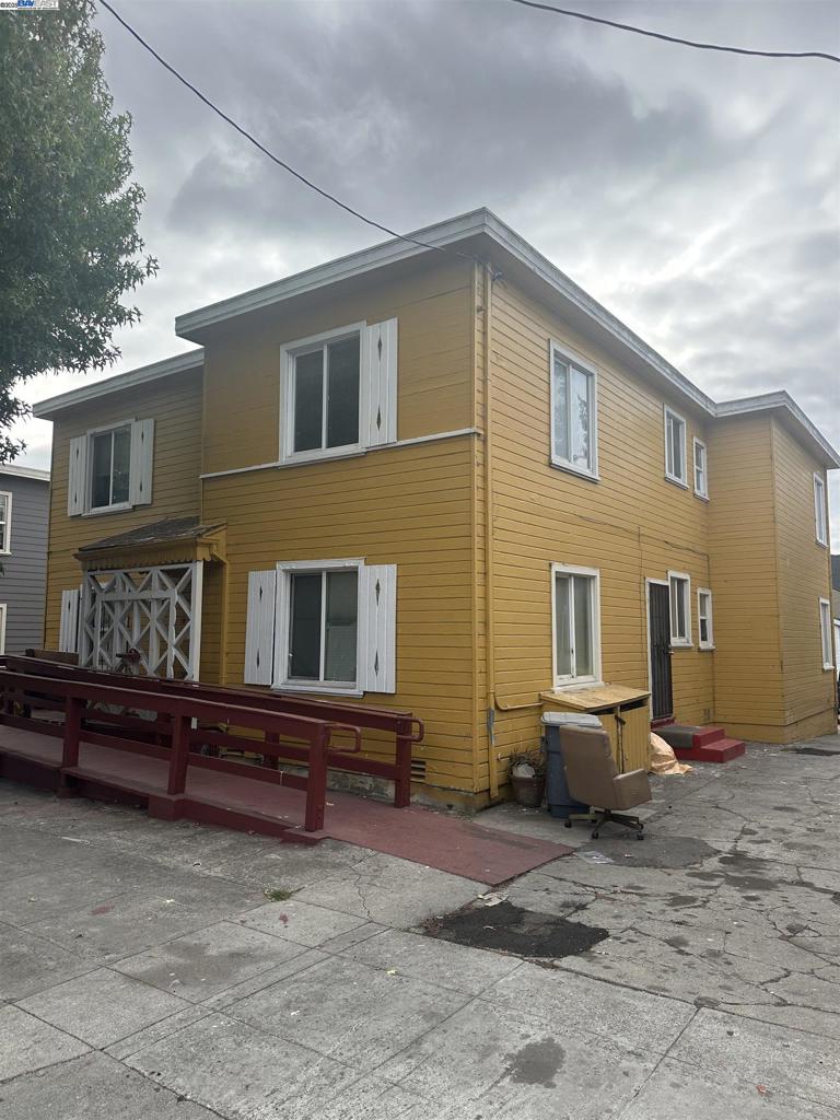 Fantastic investment opportunity in the highly desirable Upper Telegraph/Bushrod neighborhood—just minutes from UC Berkeley and Alta Bates Hospital. This well-maintained 4-plex features two 2-bedroom/1-bath units and two 1-bedroom/1-bath units, with one unit currently vacant and the others occupied by reliable long-term tenants. Ideal for college students, traveling nurses, or commuters, the location offers easy access to Highway 24, I-580, AC Transit, and BART. Nestled on a block with seven nearly identical 4-plexes, this property combines strong rental demand with excellent accessibility, making it a rare and valuable find.
