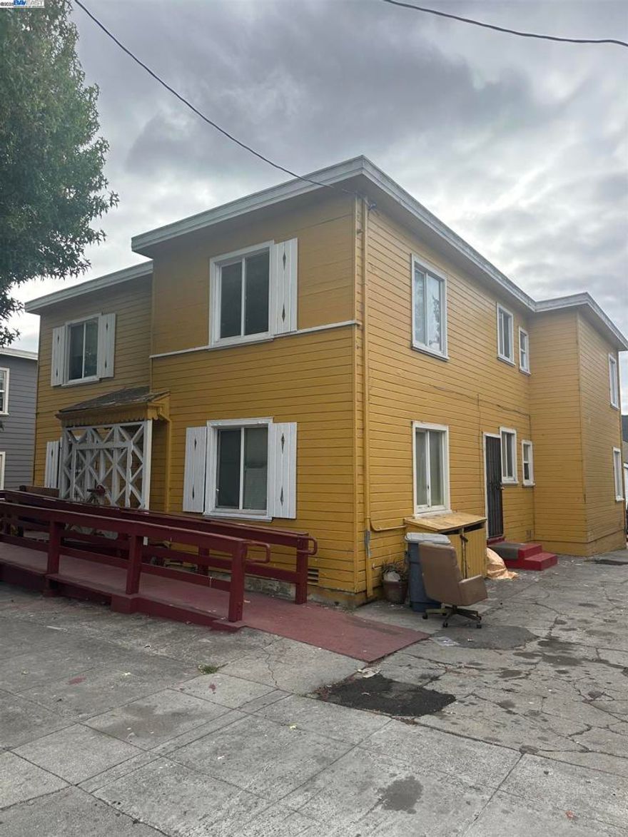 Fantastic investment opportunity in the highly desirable Upper Telegraph/Bushrod neighborhood—just minutes from UC Berkeley and Alta Bates Hospital. This well-maintained 4-plex features two 2-bedroom/1-bath units and two 1-bedroom/1-bath units, with one unit currently vacant and the others occupied by reliable long-term tenants. Ideal for college students, traveling nurses, or commuters, the location offers easy access to Highway 24, I-580, AC Transit, and BART. Nestled on a block with seven nearly identical 4-plexes, this property combines strong rental demand with excellent accessibility, making it a rare and valuable find.
