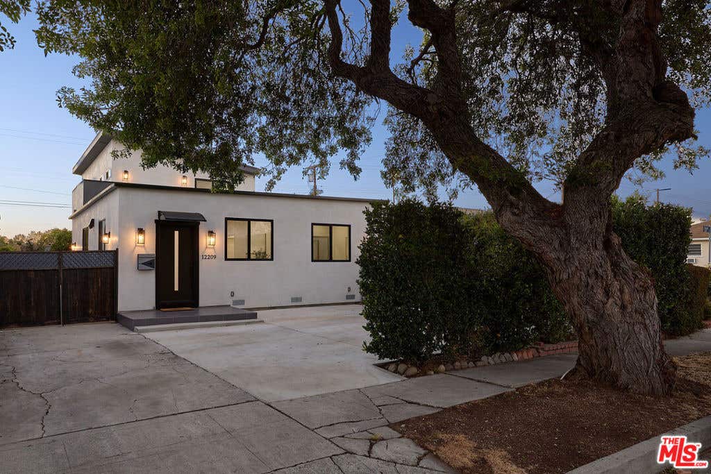 Photo of 12209 Havelock Avenue, Culver City, CA 90230 (MLS # 26851161)