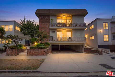 Photo of 11733 Mayfield Avenue, Los Angeles, CA 90049 (MLS # 26863179)