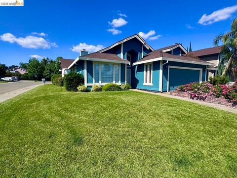 Photo of 5001 Meadow Pass Way WAY, Antelope, CA 95843 (MLS # 41134627)