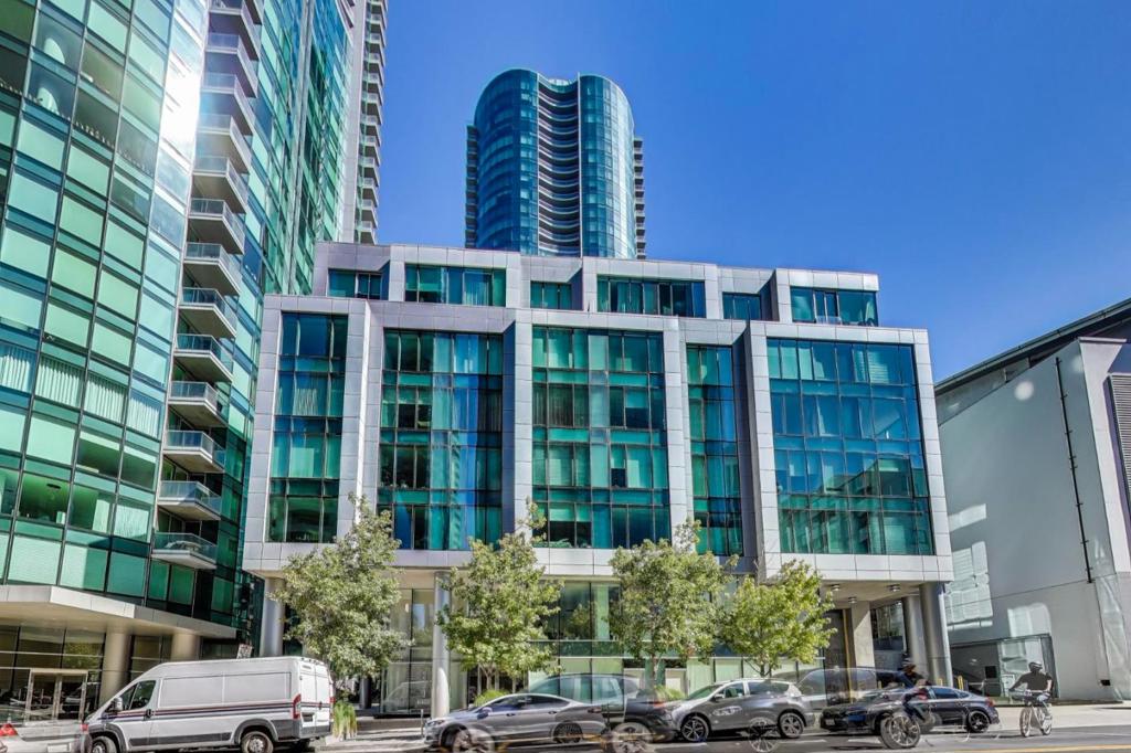 Welcome to your new home in the heart of downtown San Francisco! Located at 333 Main Street, Unit 8G, this spacious 3-bedroom, 2-bathroom condo offers 1,335 square feet of comfortable living. Step inside to find a bright and open living space, perfect for hanging out or hosting friends. Large windows let in plenty of natural light and offer great views of the city, making this place feel both cozy and connected to the vibrant downtown scene. Plus, you'll love the direct access from the living room to your own private terrace, a perfect spot for morning coffee or evening relaxation. You'll also enjoy the building's awesome amenities! There's a common media and recreation room for movie nights or game days, and a gym to keep fit without leaving home. Need to unwind? Check out the sauna, spa, or take a swim in the pool. The concierge is there to help with anything you need, and the elevator and garage make life easy and convenient. This is your chance to enjoy a fantastic urban lifestyle with everything San Francisco has to offer right at your doorstep!
