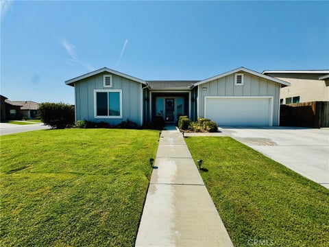 Photo of 5803 Hawthorn Tree LN, Bakersfield, CA 93313 (MLS # SR26174492)