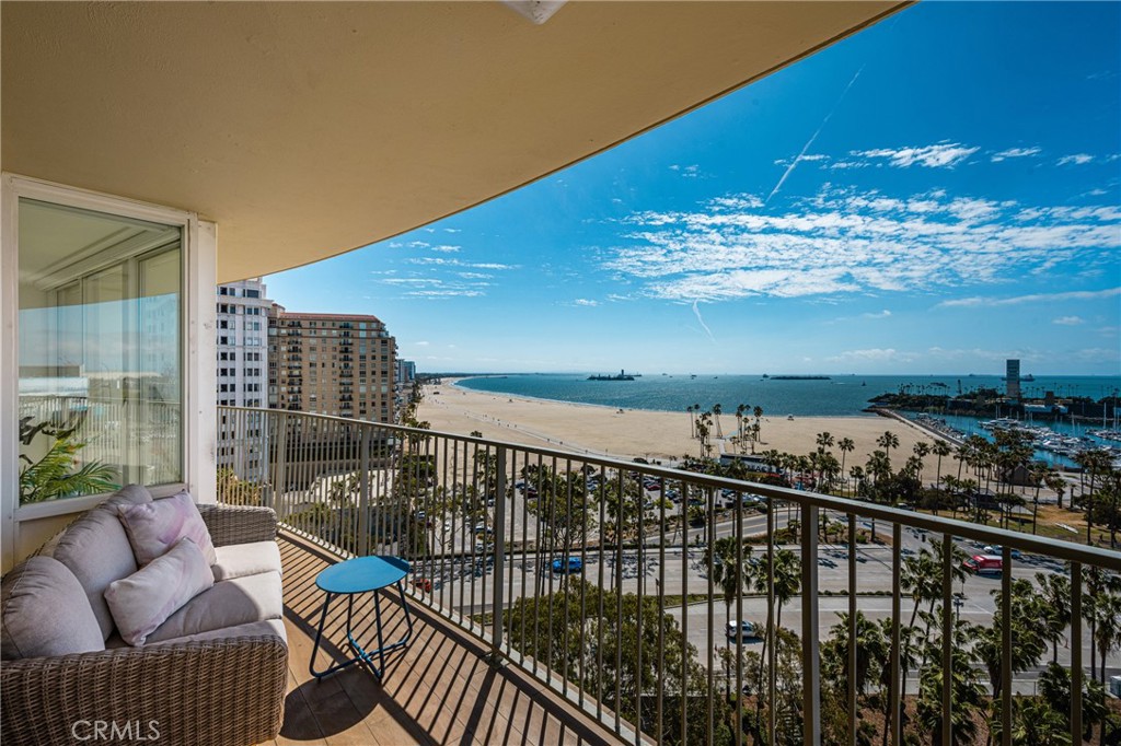 700 E Ocean 1606