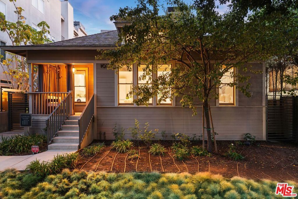 Photo of 1012 2nd Street #1, Santa Monica, CA 90403 (MLS # 25584099)