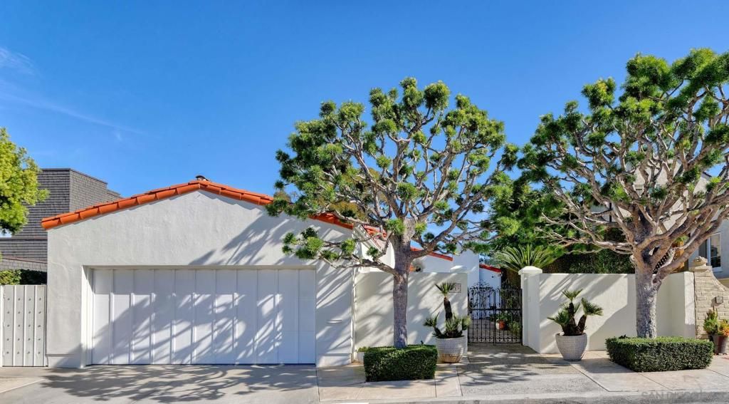 Photo of 7733 Whitefield Pl, La Jolla, CA 92037 (MLS # 260001588SD)