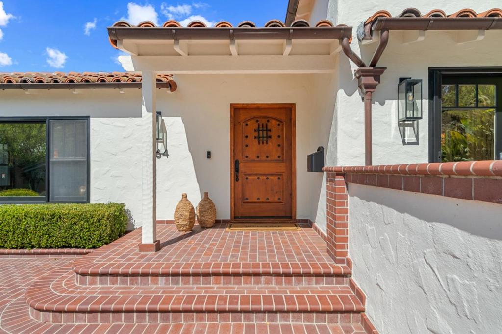 964 Blandford Boulevard